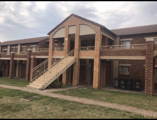2 BEDROOM PROPERTY TO RENT IN MOOIKLOOF RIDGE ESTATE